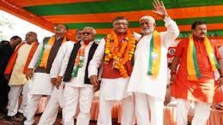 दुर्ग के सभी 6 बीजेपी प्रत्याशियों ने दाखिल किया नामांकन....इस दौरान रैली निकालकर शक्ति प्रदर्शन भी किया....