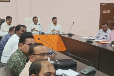 कलेक्टर ने ली धान उपार्जन स्तरीय नोडल अधिकारियों की बैठक....किसानों को कल से मिलना शुरू होगा उनकी मेहनत का लाभ....