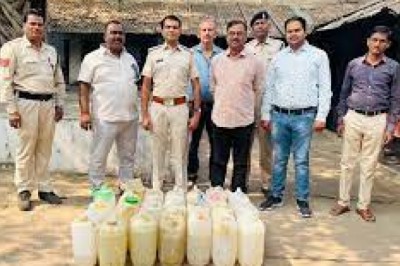 आबकारी विभाग दुर्ग द्वारा ग्राम घोरारी में बड़ी मात्रा में पकड़ी गयी....करीब ढाई हजार किलोग्राम अवैध महुआ शराब एवं लाहन जप्त.....