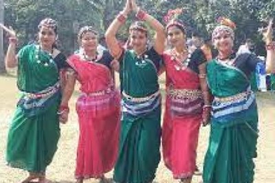 छत्तीसगढ़ की स्थापना दिवस पर रायपुर में.....महिलाएँ ने सुआ नृत्य कर जगमगाया उत्सव....