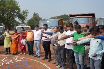 सतप्रतिशत मतदान के लिये नगर निगम का मतदाता जागरूकता अभियान....स्टेट स्कूल मैदान में लोेकतंत्र के महापर्व में भागीदारी निभाने आयुक्त ने दिलायी शपथ....