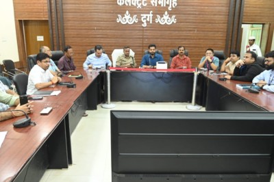 विधानसभा निर्वाचन से जुड़े नोडल अधिकारियों से चुनाव की तैयारियों के संबंध में....कलेक्टोरेट सभाकक्ष में ली समीक्षा बैठक....