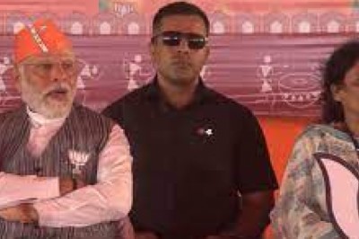 कांकेर के गोविंदपुर में PM मोदी विजय संकल्प रैली को कर रहे संबोधित....