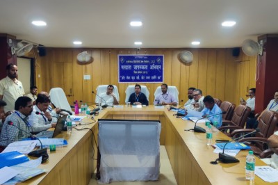 जिले की तीनों विधानसभा क्षेत्र के प्रेक्षक ने ली अभ्यर्थियों : राजनीतिक दलों एवं अभिकर्ता के प्रतिनिधियों की बैठक.....