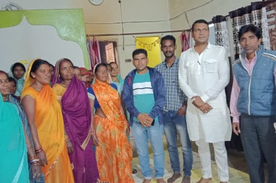 कोपेडीह में हुआ महिला स्व सहायता समुहो की बैठक.....जिसमें प्रदेश कांग्रेस कमेटी संयुक्त महासचिव विकाश दुबे भी शामिल हुए....