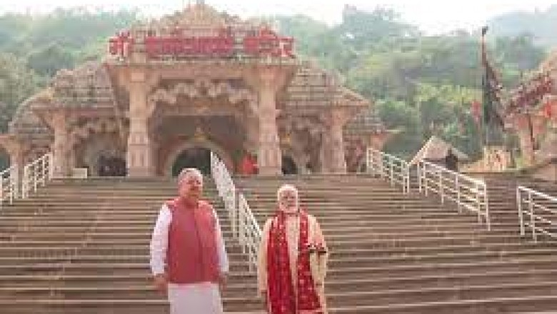 मां बम्लेश्वरी के करेंगे दर्शन....प्रधानमंत्री नरेंद्र मोदी पहुंचे डोंगरगढ़....