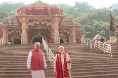 मां बम्लेश्वरी के करेंगे दर्शन....प्रधानमंत्री नरेंद्र मोदी पहुंचे डोंगरगढ़....