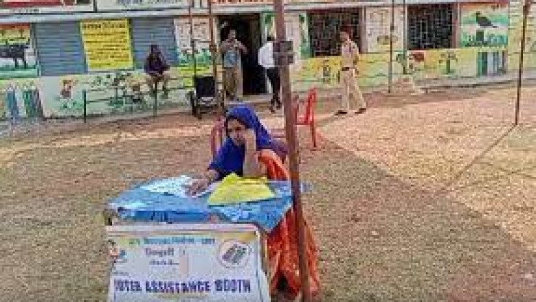 छत्तीसगढ़ में एक गांव ऐसा भी जहां मतदान केंद्र के बाहर सन्नाटा....वोटरों का इंतजार करते रहे पोलिंग एजेंट....