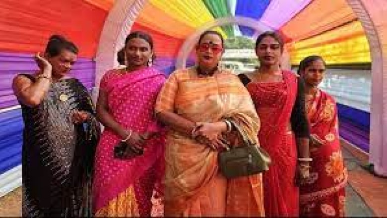 कांकेर के पखांजूर में बना देश का पहला रेनबो मतदान केंद्र.....हर किसी का दिल जीत रहा यह बूथ....