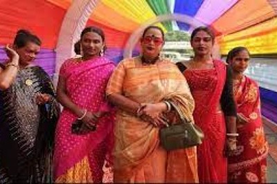 कांकेर के पखांजूर में बना देश का पहला रेनबो मतदान केंद्र.....हर किसी का दिल जीत रहा यह बूथ....