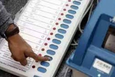 कई मतदान केंद्रों में EVM मशीन खराब.....पोलिंग बूथ के बाहर मतदाताओं की लगी लंबी लाइन....