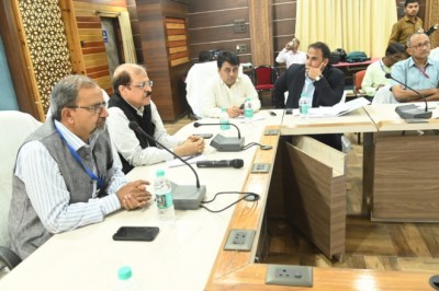 सेंट्रल ऑर्ब्जवरों ने की निर्वाचन तैयारियों की समीक्षा....