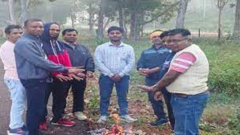 अभी भी वापस नहीं लौटी कई बूथों की पोलिंग पार्टियां.....मतदान कर्मियों में नाराजगी.....