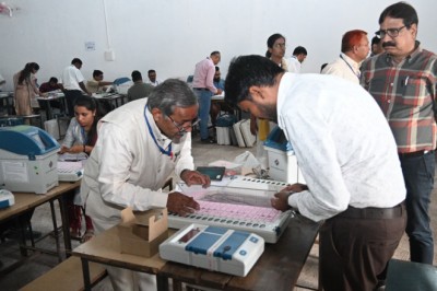 ज़िले की तीनों विधानसभा क्षेत्र के EVM.....वीवीपैड की कमीशनिंग प्रक्रिया पूरी हुई....