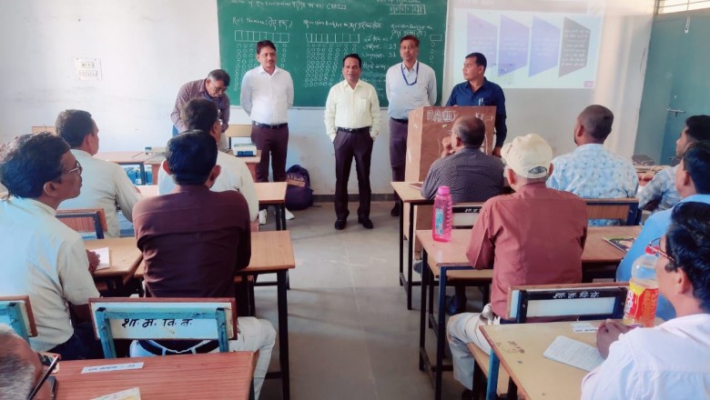कलेक्टर मतदान दलों के अंतिम चरण के प्रशिक्षण में पहुंचे.....मतदान दल आपसी समन्वय और टीम भावना से कार्य करे.....