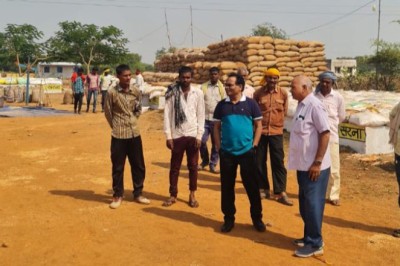 कलेक्टर ने जेवरा और नांदघाट धान उपार्जन केंद्र का किया औचक निरीक्षण....
