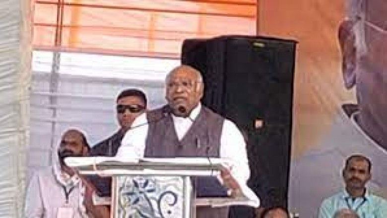 PM मोदी सरकार पर बरसे खरगे ने कहा – कांग्रेस प्रत्याशी के खिलाफ भाजपा के ED और IT सहित तीन प्रत्याशी.....
