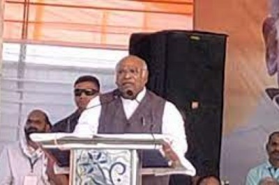 PM मोदी सरकार पर बरसे खरगे ने कहा – कांग्रेस प्रत्याशी के खिलाफ भाजपा के ED और IT सहित तीन प्रत्याशी.....