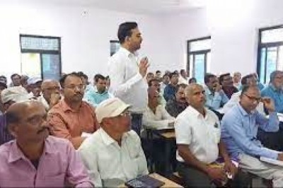 जिला निर्वाचन अधिकारी ने किया अटैच.....मतदान दलों के प्रशिक्षण के दौरान व्यवधान डालने वाले प्रधान पाठक पर कार्रवाई....