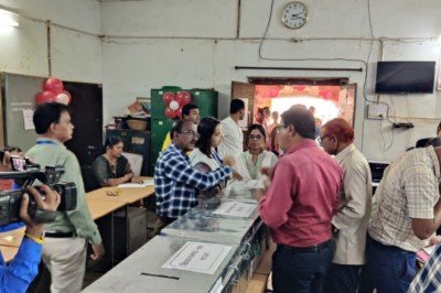 निर्वाचन ड्यूटी में तैनात 3395 अधिकारी कर्मचारी ने दिया है डाक मतपत्र के लिए आवेदन....