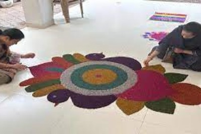 मुख्यमंत्री भूपेश बघेल की बेटी और बहु ने धान से बनाई प्यारी रंगोली....CM ने प्रदेशवासियों को दी दिवाली की बधाई.....
