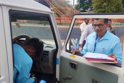 सेक्टर अधिकारी और मतदान दलों के वाहनों की जीपीएस सिस्टम से होगी निगरानी.....सेक्टर अधिकारी के 72 और मतदान दल के 175 वाहनों में लग गया जीपीएस सिस्टम....