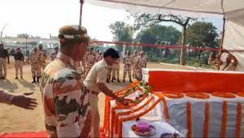 छत्तीसगढ़ में मतदान के दौरान नक्सली हमला....IED बम चपेट में आ गया जवान.....शहीद जवान को दी गई श्रद्धांजलि....