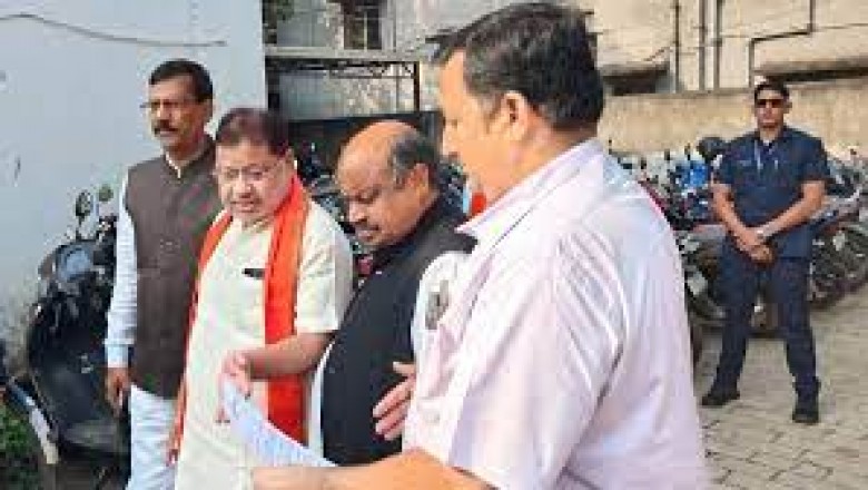 BJP नेताओं ने निर्वाचन पदाधिकारी से की मुलाकात....धरने पर बैठीं भाजपा प्रत्याशी लता उसेंडी....