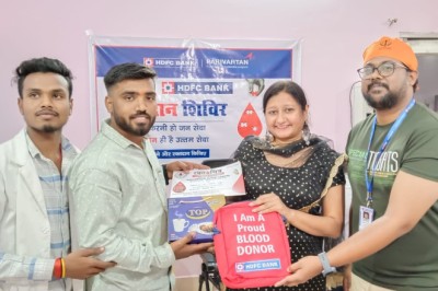 गुरुद्वारा नानकसर गुरु पर्व के उपलक्ष में HDFC बैंक थोक शाखा एवं आशीर्वाद ब्लड बैंक में रक्तदान शिविर आयोजित किया गया....