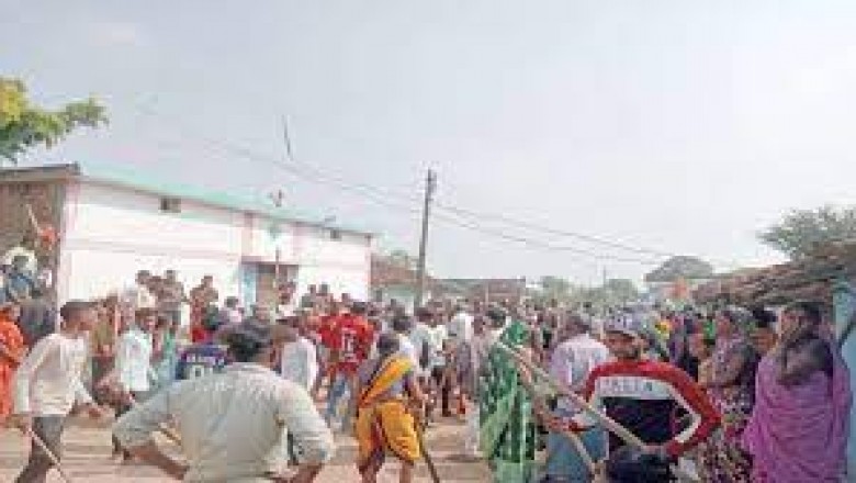 आश्रम समिति और ग्रामीणों के बीच विवाद.....जमीन विवाद को लेकर दो गुटों में चले जमकर लाठी और डंडे.....कई लोगों को आई चोटें....