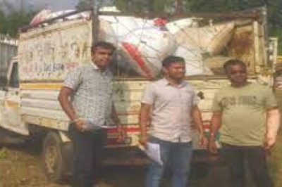 किसानों के टोकन के साथ 225 कट्टा अवैध धान जब्त....धान बेचने के फिराक में पकड़ाया व्यापारी....