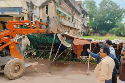कब्जाधारियों पर कार्रवाही तीसरा दिन भी चला निगम का बुलडोजर