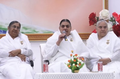 दूसरों के अवगुण को देखकर हमारा ब्लड प्रेशर, हार्टबीट बढ़ता है इसलिए खुद के ऊपर खुद कृपा दृष्टि करो...राजयोगिनी संतोष दीदी माउंट आबू