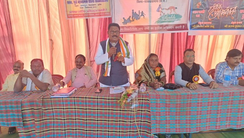खुज्जी विधायक भोलाराम साहू पहुंचे बाल क्रीड़ा प्रतियोगिता में शिकारीटोला