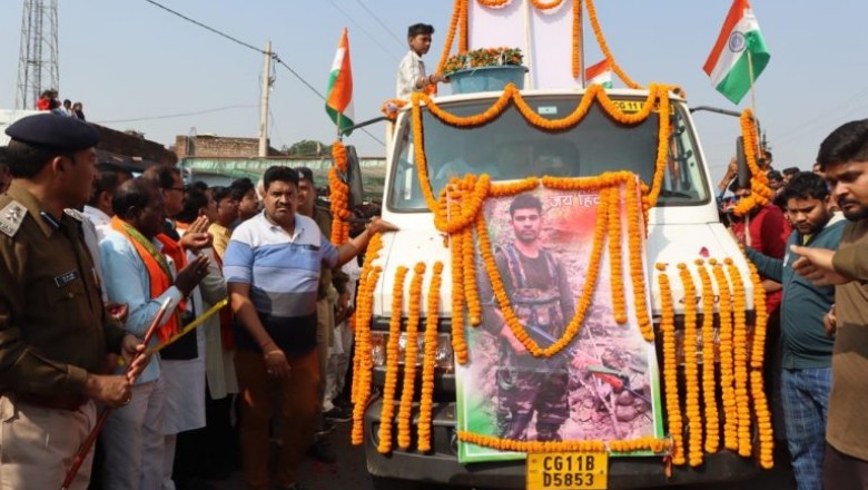 नारायणपुर जिले में आईईडी ब्लास्ट (IED blast) में सक्ती जिले के हसौद निवासी कमलेश साहू हुए शहीद ,शहीद के परिजनों को ढांढस बंधाने पहुंचे डिप्टी CM शर्मा