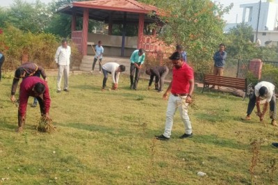 न.पा. बेमेतरा में श्रमदान कर क्लीनलीनेस ड्राइव का आयोजन किया