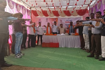बेरला के ग्राम पंचायत भेड़नी और नवागढ़ के धेंगाभाट और ग्राम पंचायत झांकी  में लगा शिविर,सरकारी योजनाओं की दी जानकारी