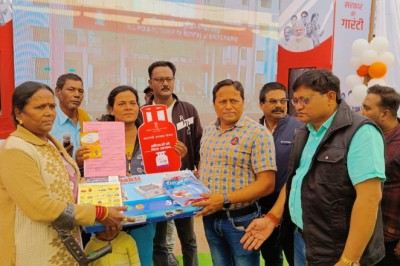 प्रधानमंत्री उज्ज्वला योजना से महिलाओ को मिला सिलेंडर व चूल्हा,आयुक्त लोकेश चन्द्राकर ने किया वितरण