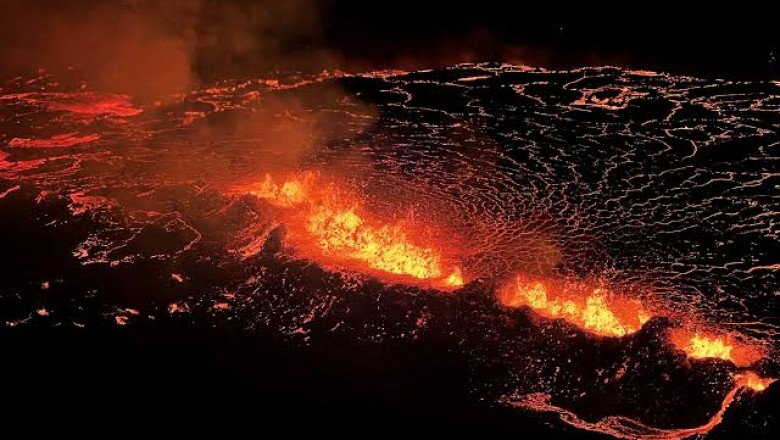 आइसलैंड में जवालामुखी विस्फोट ; धरती के अन्दर बनी 3.5 km की लम्बी  दरार
