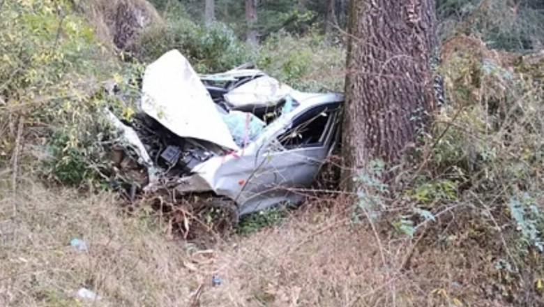 हिमाचल प्रदेश के कुल्लू जिले में हुए कार दुर्घटनाग्रस्त