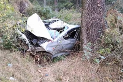 हिमाचल प्रदेश के कुल्लू जिले में हुए कार दुर्घटनाग्रस्त