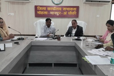 मोहला - लंबित विकास कार्यो को गुणवत्ता के साथ शीघ्र पूर्ण करें-कलेक्टर