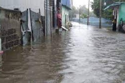 तमिलनाडु में बाढ़ जारी , फसे 800 से ज्यादा यात्री - NDRF क टीम ने संभाला मोर्चा