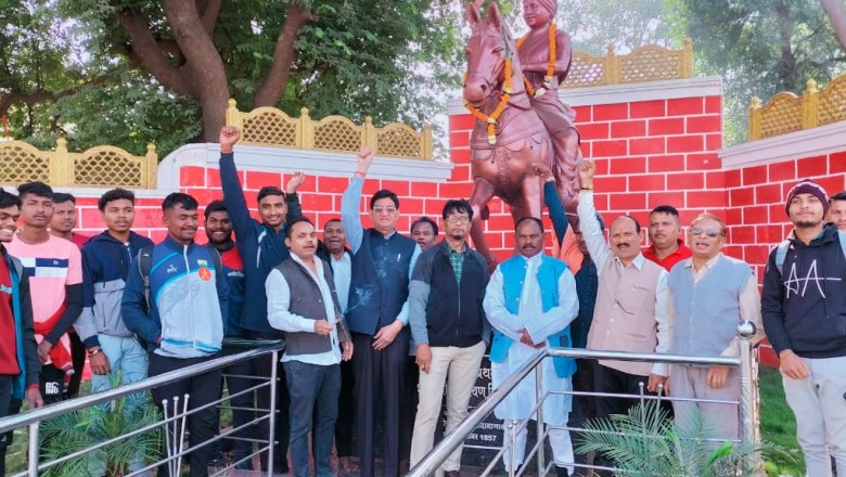 अमर शहीद वीर नारायण सिंह को गोंड़ समाज के लोगों ने दी श्रद्धाजंलि