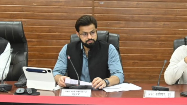 कलेक्टर ने की लंबित प्रकरणों की समीक्षा