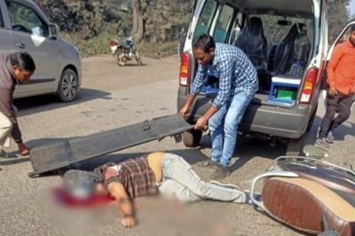 तेज रफ्तार ट्रेलर ने मोपेड सवार युवक को रौंदा,हादसे में युवक की मौके पर ही मौत