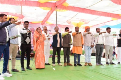 विकसित भारत संकल्प यात्रा अंतर्गत मोबाईल वैन पहुंची ग्राम कोकपुर