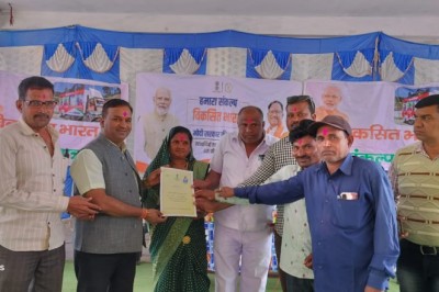 विकसित भारत संकल्प यात्रा कार्यक्रम , धमधा व पाटन के ग्रामीणों को दी केन्द्र सरकार के योजनाओं की जानकारी