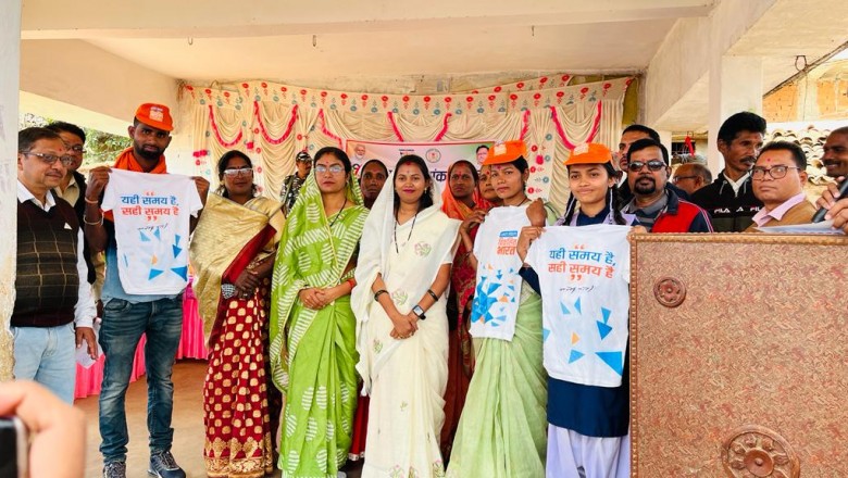 विकसित भारत संकल्प यात्रा में  जिला पंचायत अध्यक्ष  गीता घासी साहू शामिल हुई