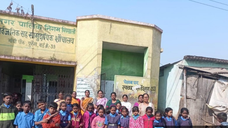 स्वच्छता की सीख : शौचालय को  बेहतर करने , महिला समूह कर रही पांच बिंदुओं पर निरीक्षण